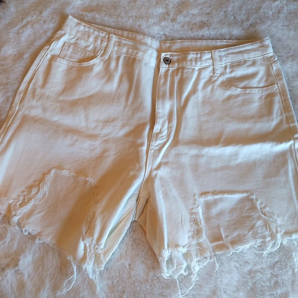 Shein Plus Raw Hem Denim Shorts - White 2XL